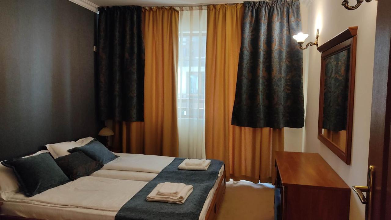 Annett Apartments At Emerald Hotel バンスコ エクステリア 写真
