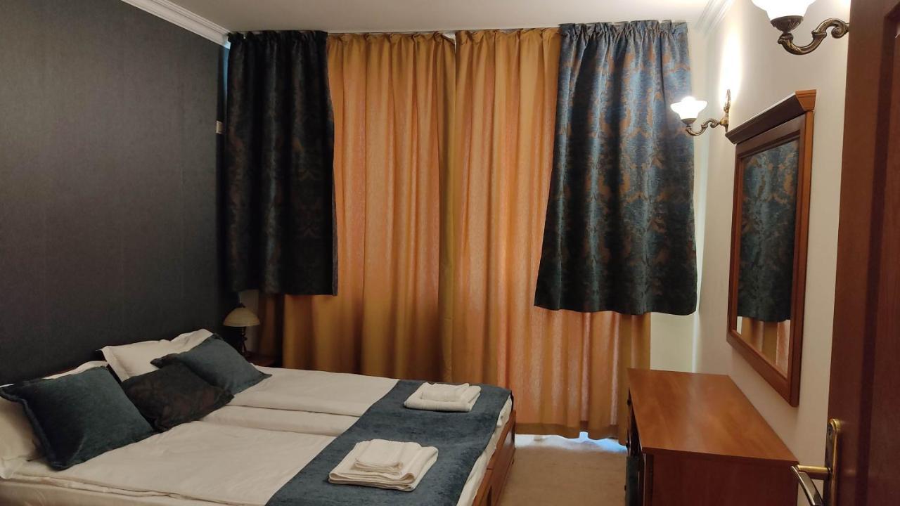 Annett Apartments At Emerald Hotel バンスコ エクステリア 写真